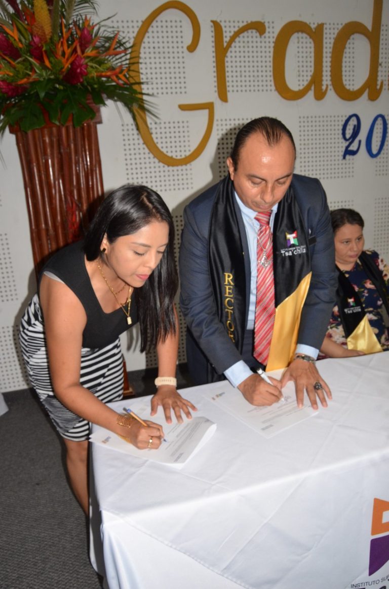 Firma de renovación del convenio con el I.S.T. Tsháchila